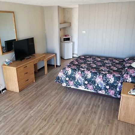 Rainbow Motel Swift Current Exterior photo