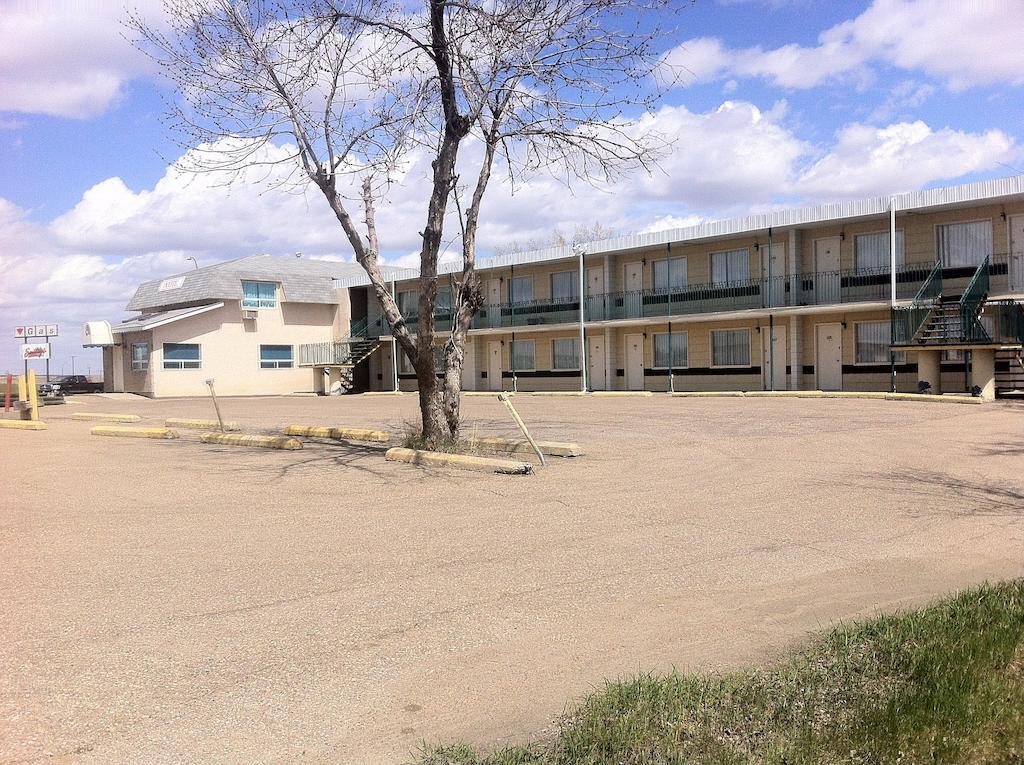 Rainbow Motel Swift Current Exterior photo