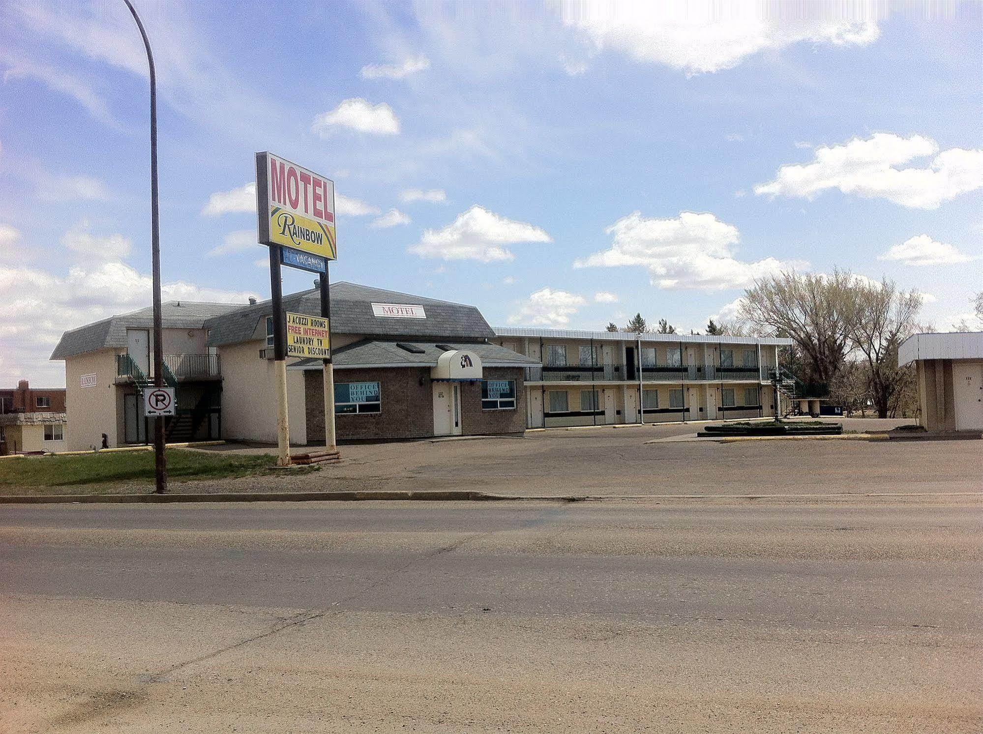 Rainbow Motel Swift Current Exterior photo