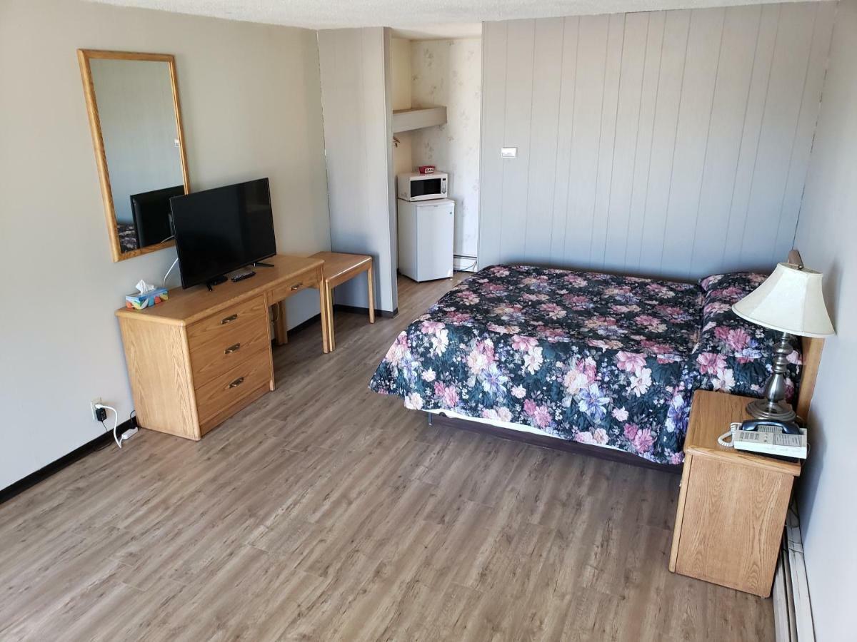 Rainbow Motel Swift Current Exterior photo